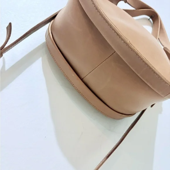 Madewell Sydney Light Tan Leather Crossbody Handbag Brass Details 9”x 8” - Picture 5 of 12